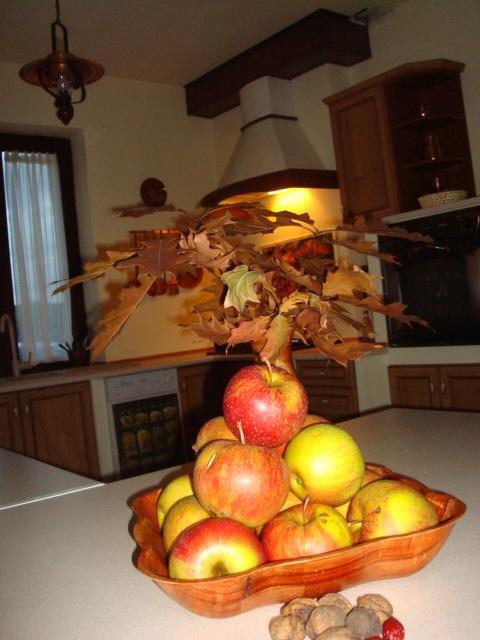 kuchnia i jadalnia w odcieniach jesieni