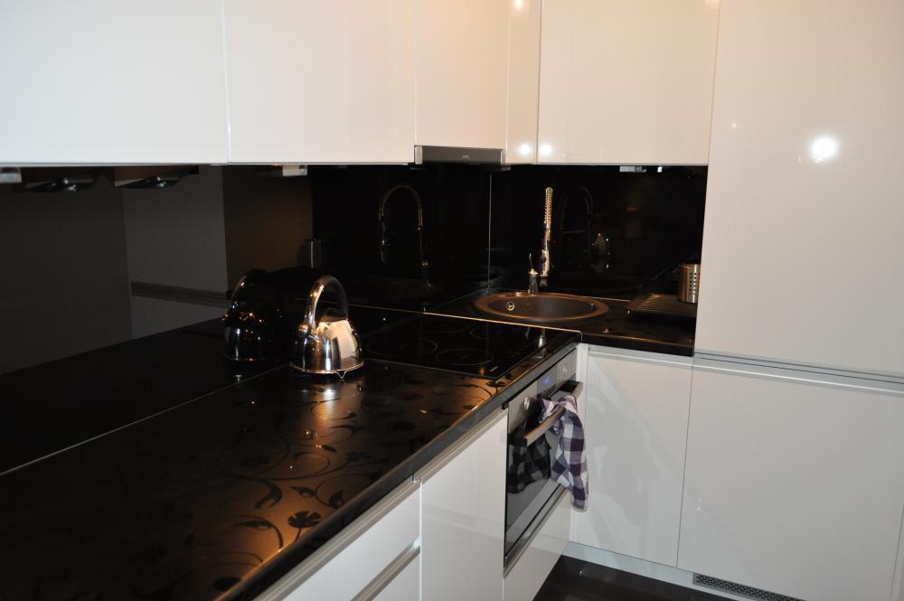 kuchnia bialo czarna