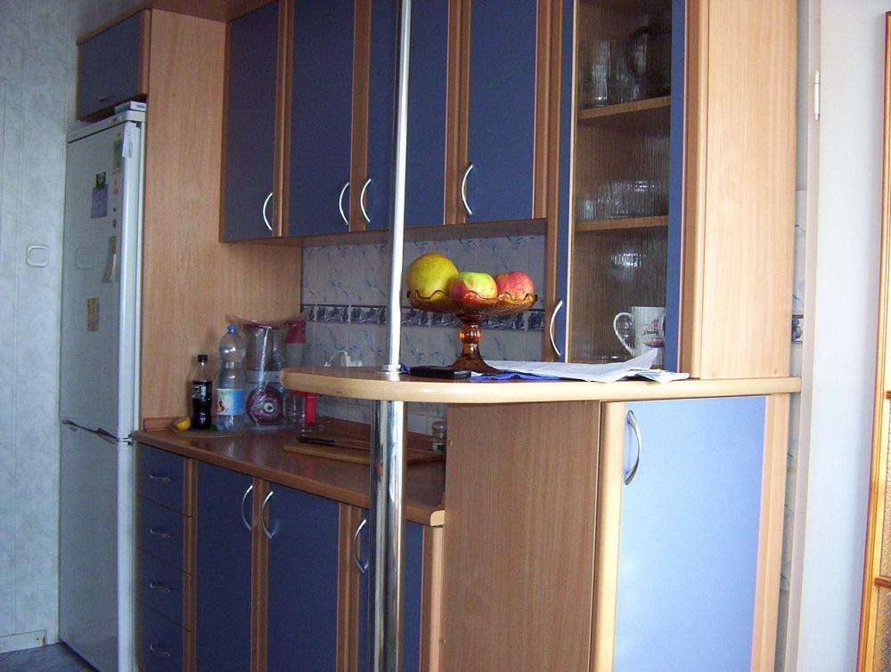 zabudowana ściana kuchni