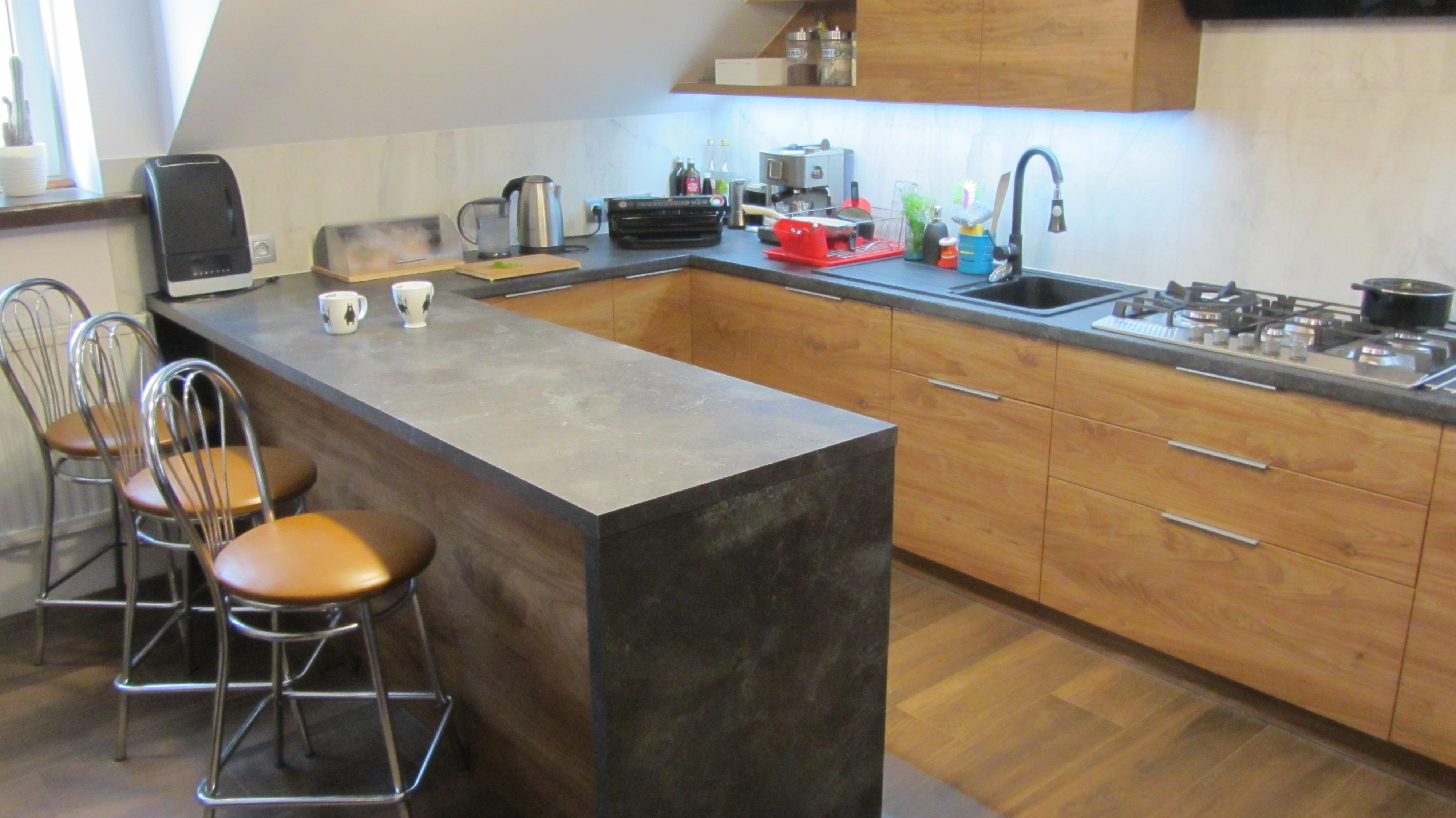 Przytulna kuchnia drewno