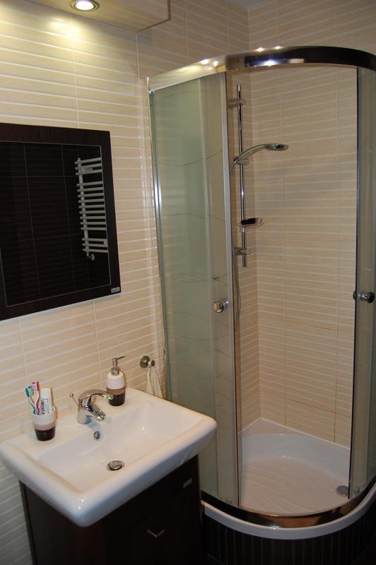 Łazienka ciemna, zdjęcie 7