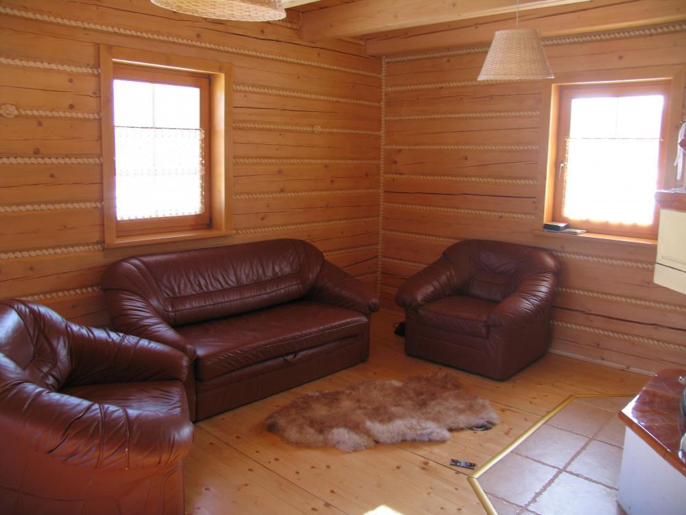 salon w chacie na śliwkówce, zdjęcie 2