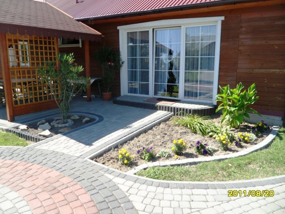 Duży ogród z domem drewnianym, zdjęcie 8