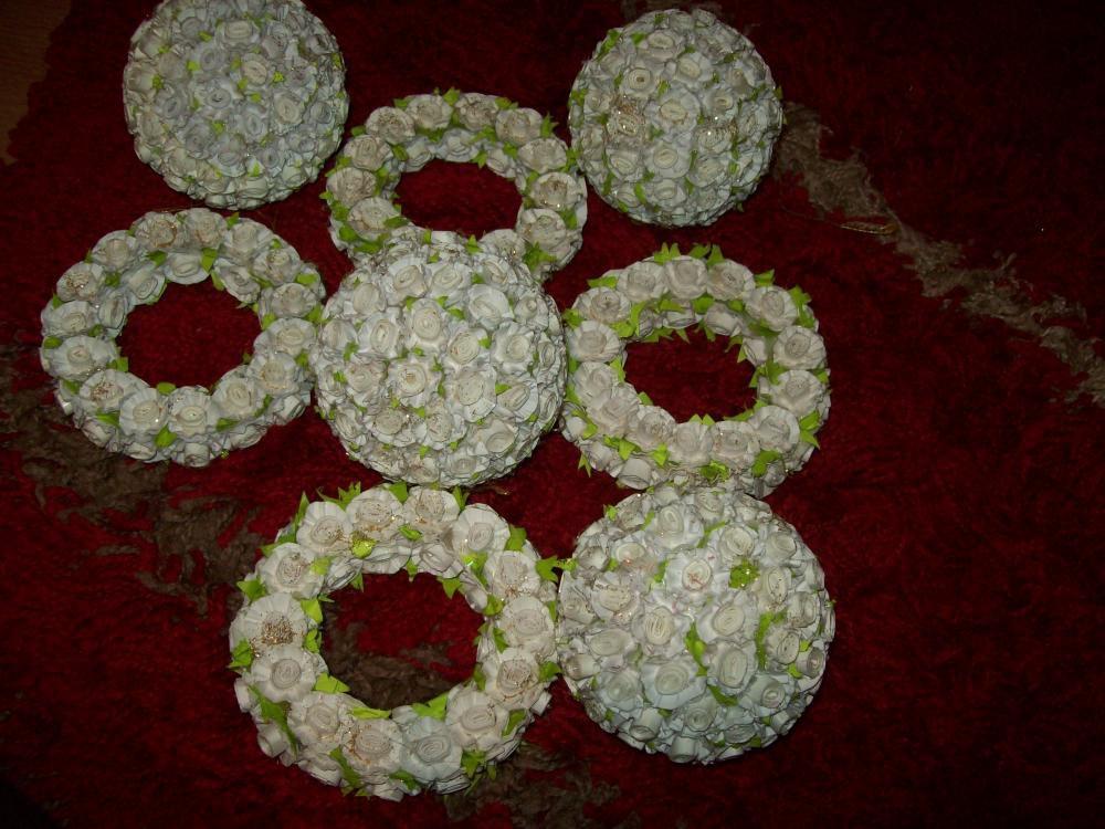 Bombki i wianuszki z papierowych różyczek wykonanych przeze mnie, zdjęcie 7