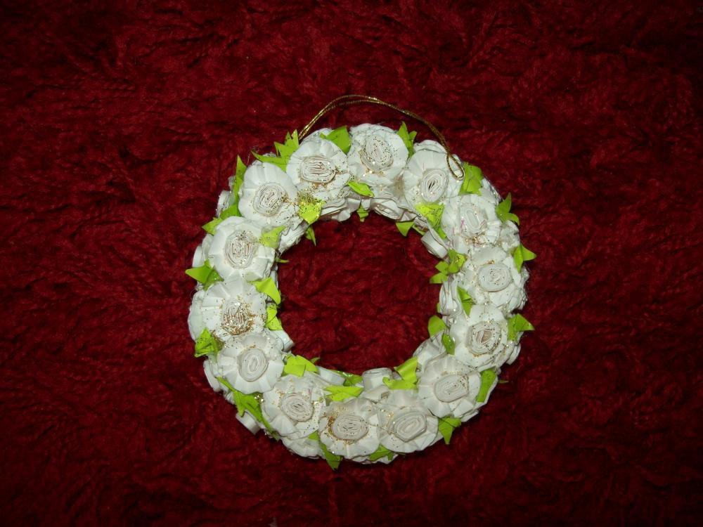 Bombki i wianuszki z papierowych różyczek wykonanych przeze mnie, zdjęcie 8