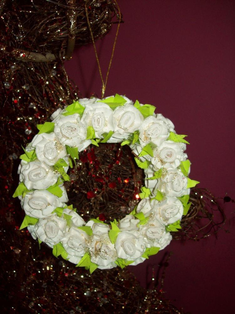 Bombki i wianuszki z papierowych różyczek wykonanych przeze mnie, zdjęcie 5