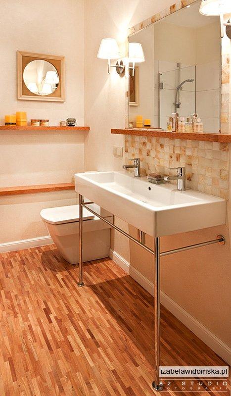 KLASYCZNA ŁAZIENKA Z DREWNIANĄ PODŁOGĄ, zdjęcie 3