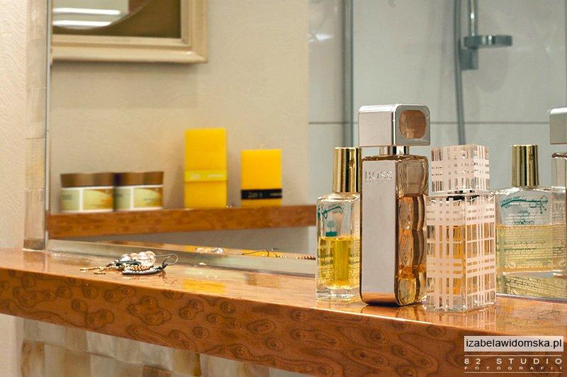 KLASYCZNA ŁAZIENKA Z DREWNIANĄ PODŁOGĄ, zdjęcie 1