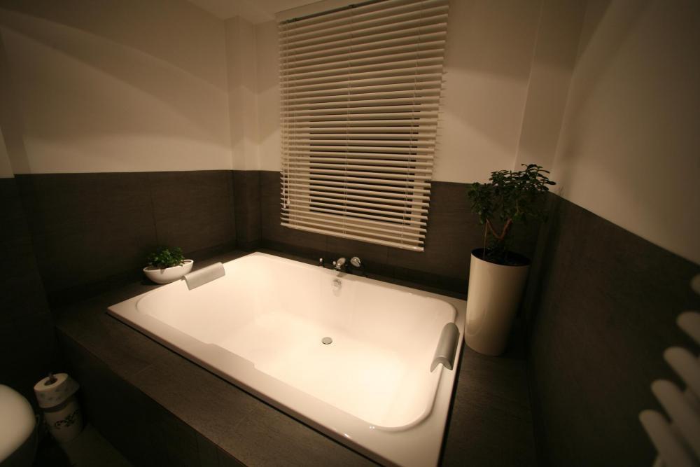 Nieduży salon kąpielowy, zdjęcie 3