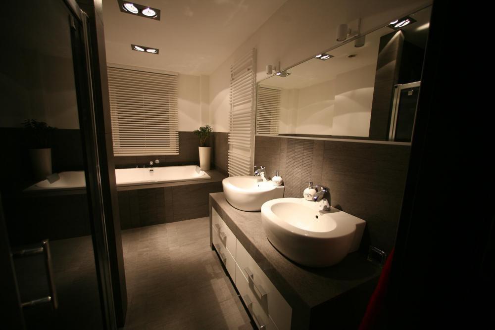 Nieduży salon kąpielowy, zdjęcie 10