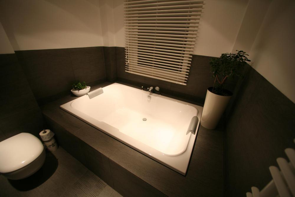 Nieduży salon kąpielowy, zdjęcie 9