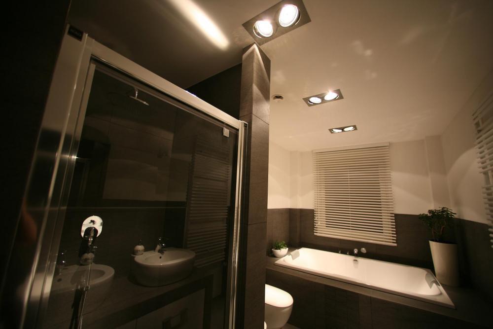 Nieduży salon kąpielowy, zdjęcie 15