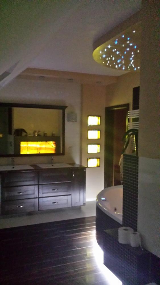 duża łazienka z gwieździstym niebem, zdjęcie 11