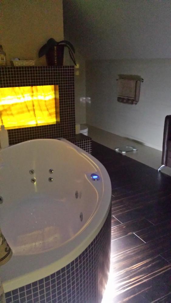 duża łazienka z gwieździstym niebem, zdjęcie 4