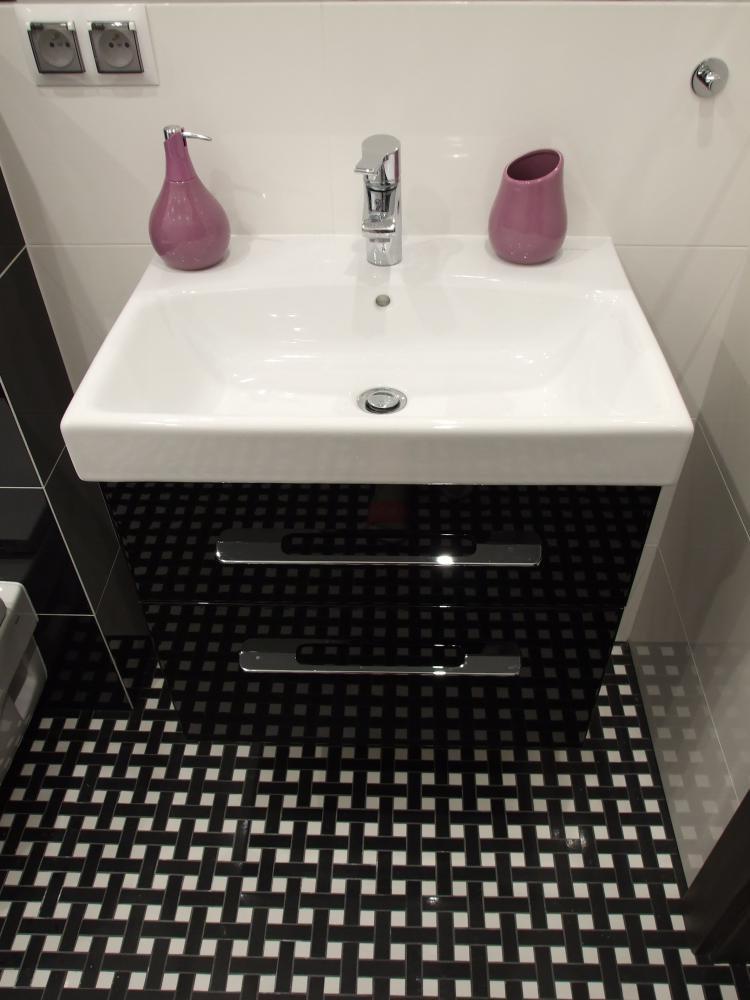 Monochromatyczna łazienka, zdjęcie 2