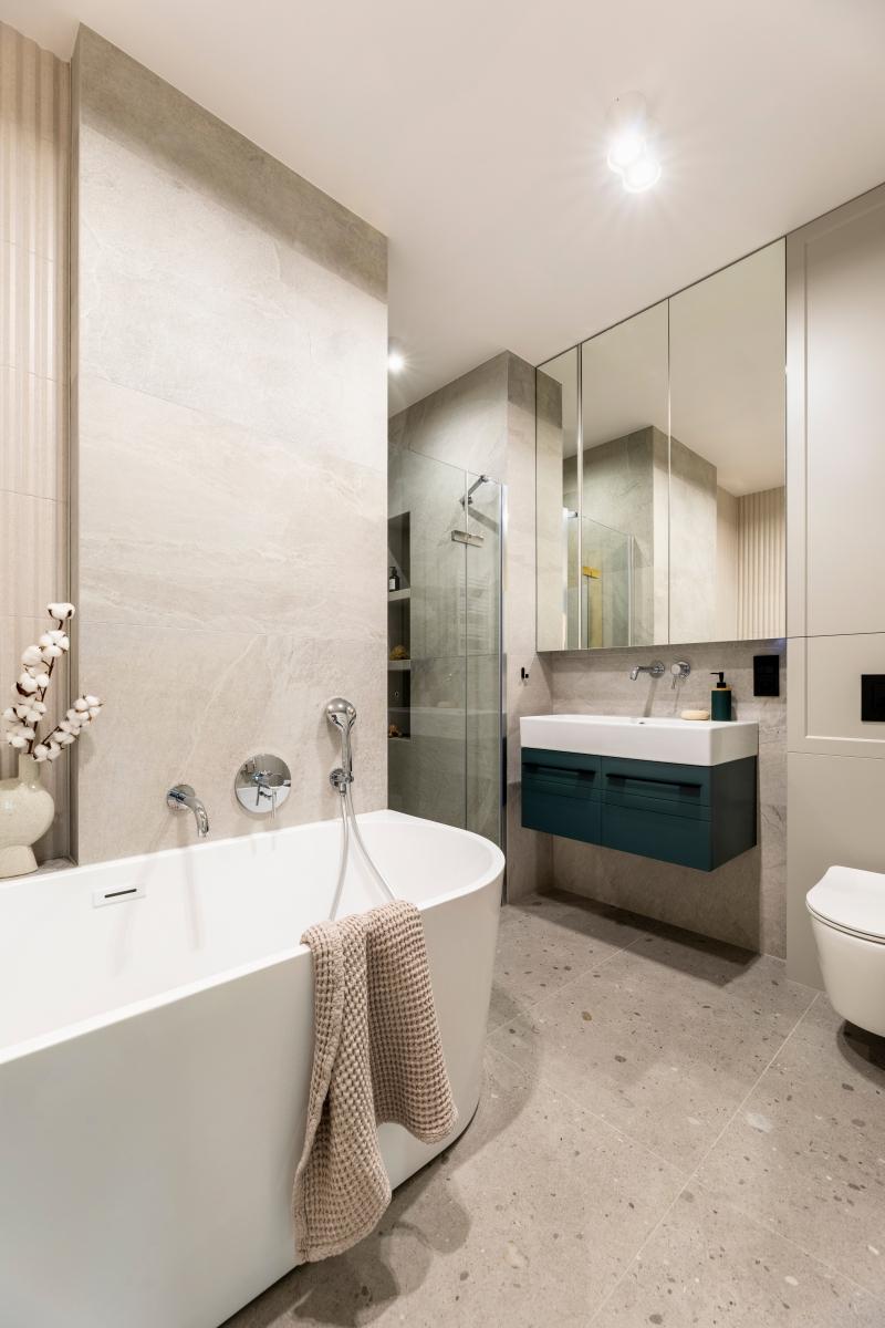 Nowoczesna jasna łazienka, zdjęcie 2