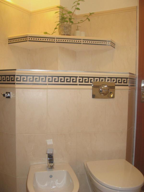 Wersal w malej lazieneczce na poddaszu., zdjęcie 1