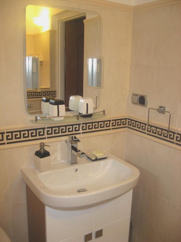 Wersal w malej lazieneczce na poddaszu., zdjęcie 3