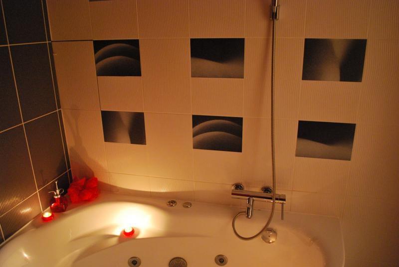 Niewielka, ale pełna namiętności łazienka, zdjęcie 1