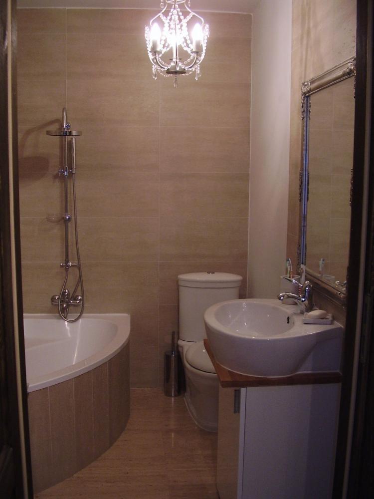 Klasyczna  luksusowa łazienka