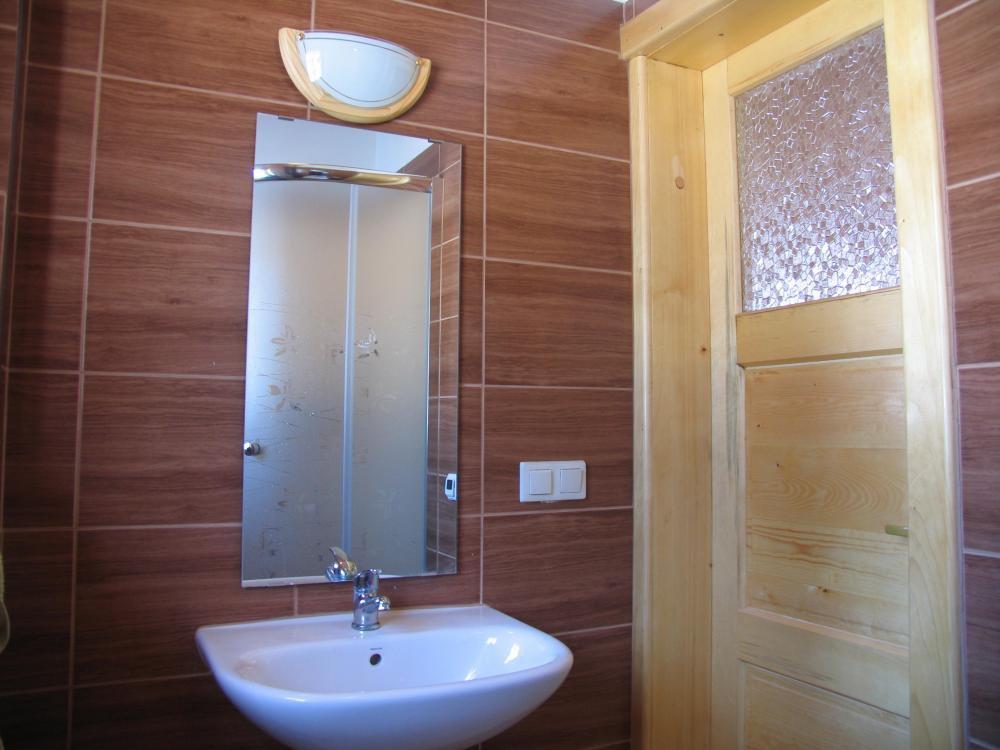 łazienka w chacie na śliwkówce