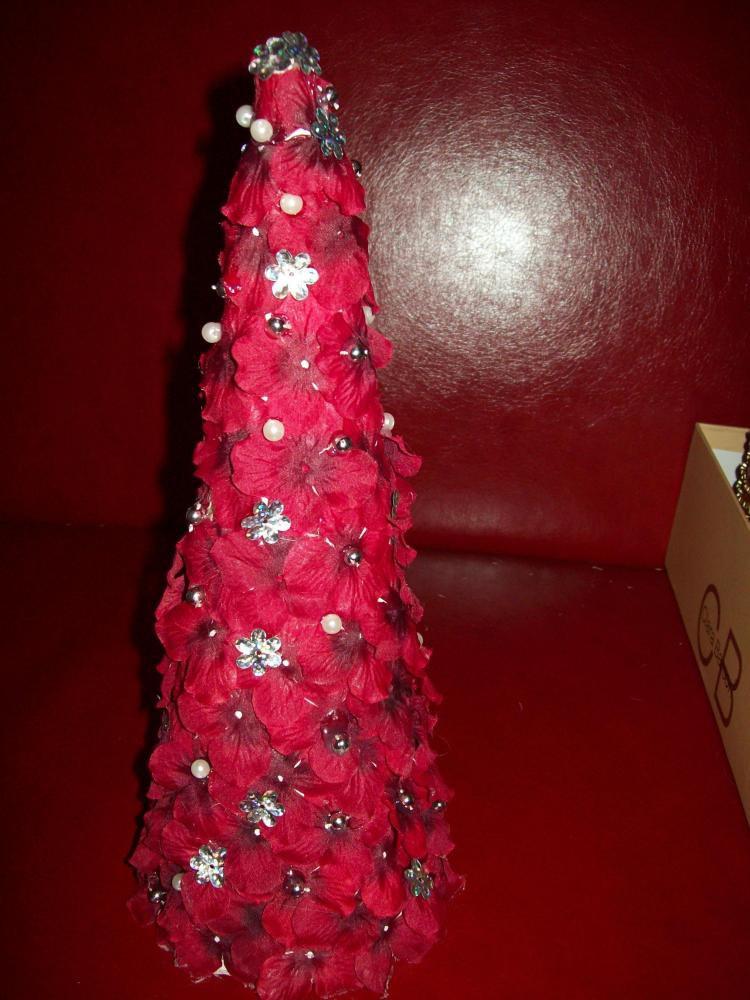 Choinka z płatków róży