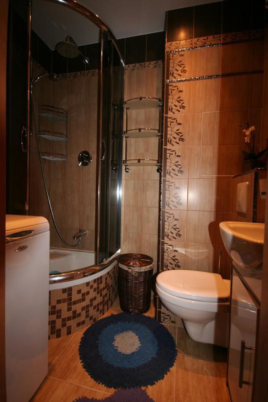 Mała łazienka "IROKO"