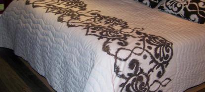 Sypialnia ubrana w fiolet, zdjęcie 1