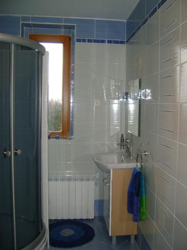 BŁĘKITNA ŁAZIENKA