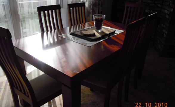 stół w salonie, zdjęcie 1
