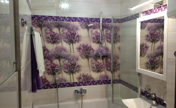 Mała fioletowa łazienka, zdjęcie 1