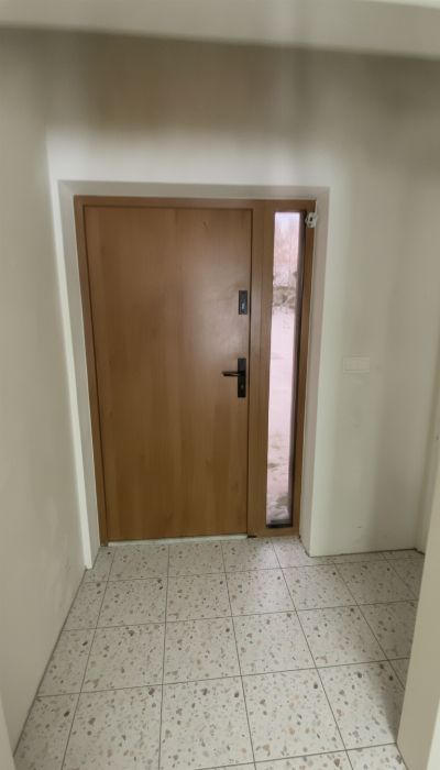Wirtualna wizualizacja AI - Nowa Gala Arch Gris gres rektyfikowany 59.7x59.7  na podłodze