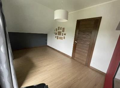 Wirtualna wizualizacja AI - Egger Classic Dąb Casella naturalny EL2152 panel podłogowy 129.2x19.3x0.8  na podłodze