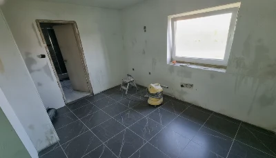 Wirtualna wizualizacja AI - Paradyż Artstone Black gres mat rektyfikowany 59.8x59.8x0.8  na podłodze