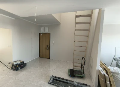 Wirtualna wizualizacja AI - Emigres Global Gris gres lappato rektyfikowany 80x80  na podłodze