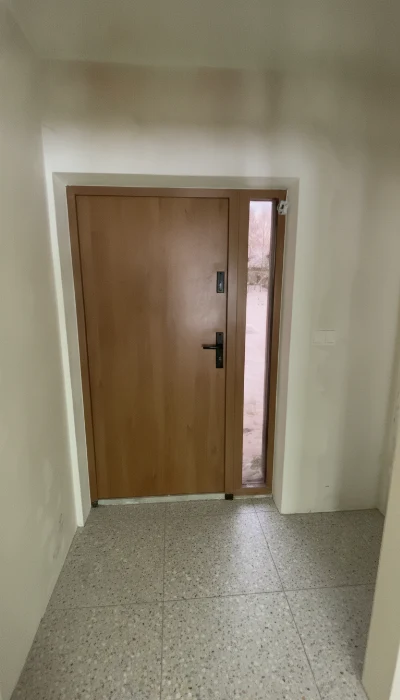 Wirtualna wizualizacja AI - APE Ceramica Epoca Bone Silken gres rektyfikowany 60x60  na podłodze