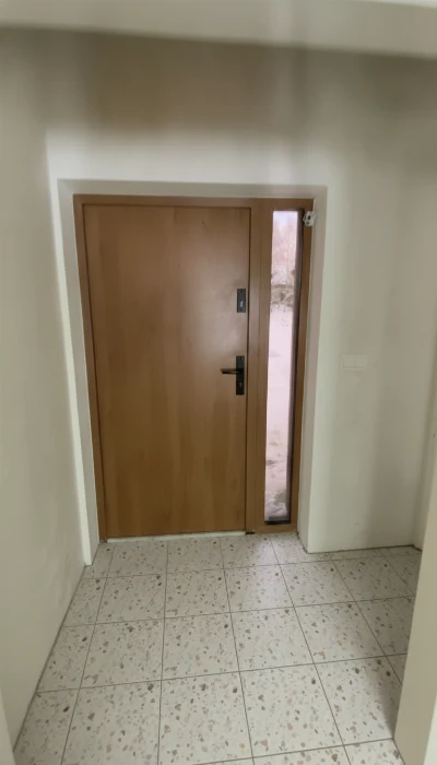 Wirtualna wizualizacja AI - Nowa Gala Arch Gris gres rektyfikowany 59.7x59.7  na podłodze