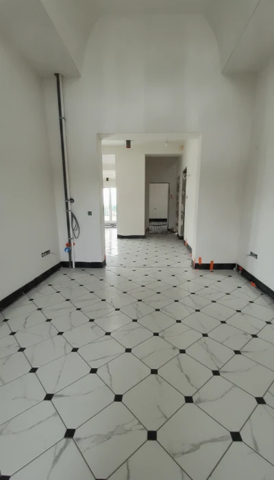 Wirtualna wizualizacja AI - Realonda Siena gres 44x44  na podłodze