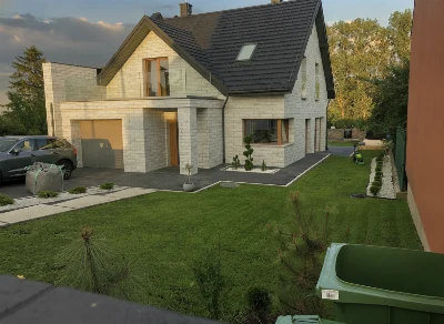 Wirtualna wizualizacja AI - Cerrad Cerros Bianco klinkier 7.4x30  na ścianie