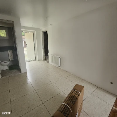 Wirtualna wizualizacja AI - Atem River BCM gres rektyfikowany 60x60  na podłodze