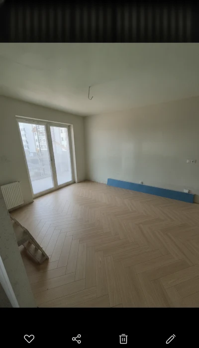 Wirtualna wizualizacja AI - Barlinek Dąb Waniliowy panel winylowy SPC jodełka 63.95x12.79x0.5 (DP5000045)  na podłodze
